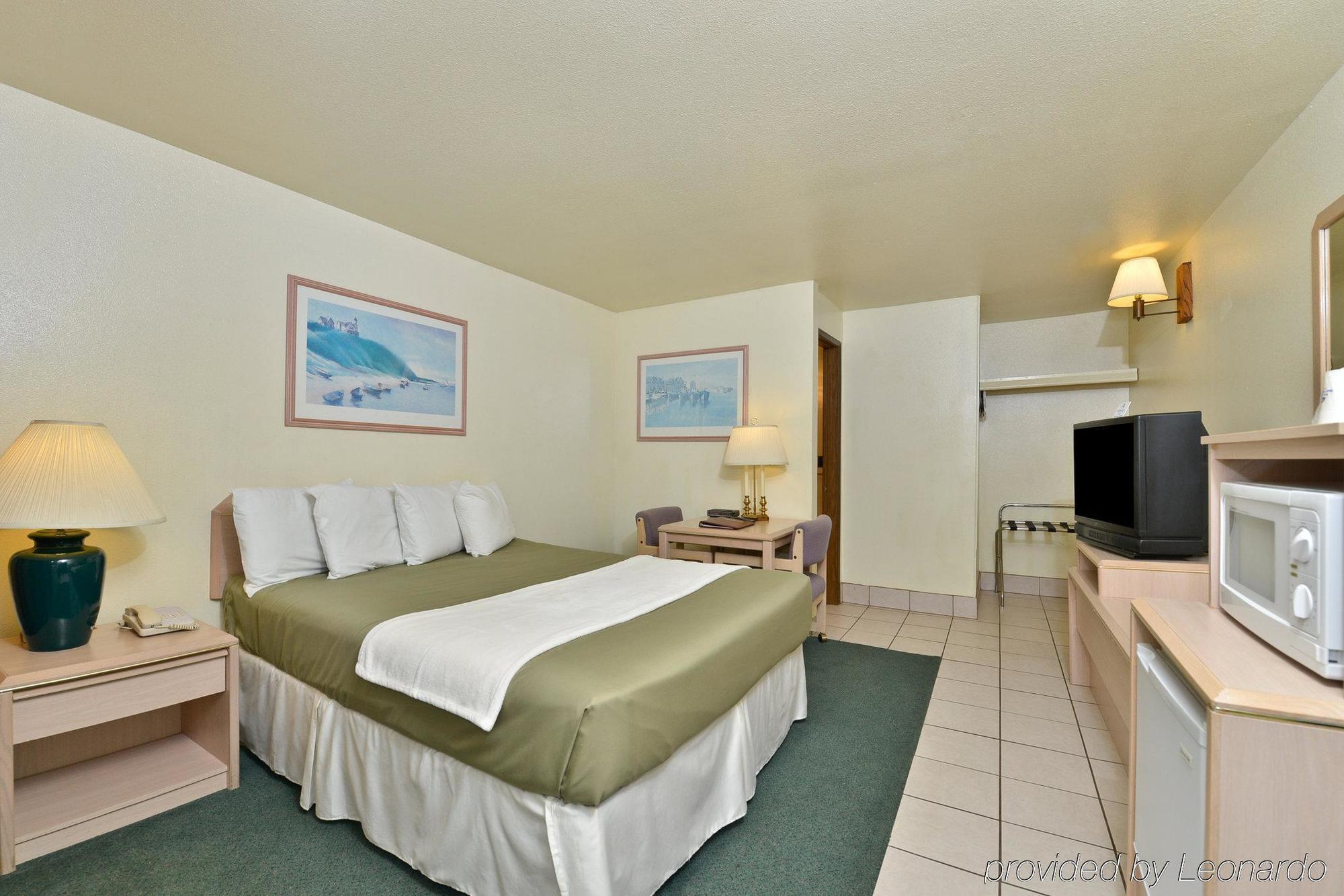 Newport Coast Inn Room photo